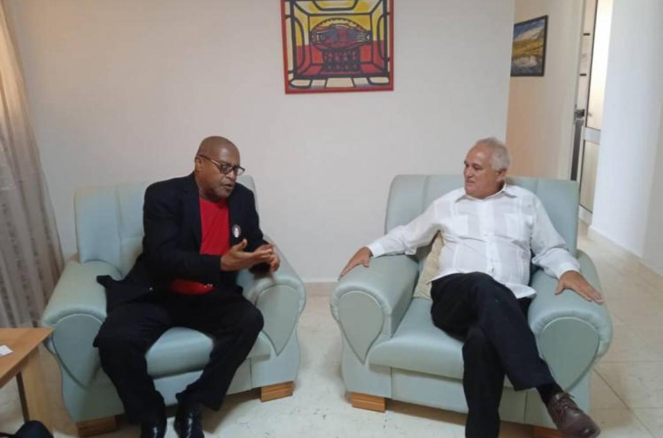 Jefe del Departamento de Relaciones Internacionales del CCPCC recibe a su homólogo del Partido Laborista de Santa Lucía