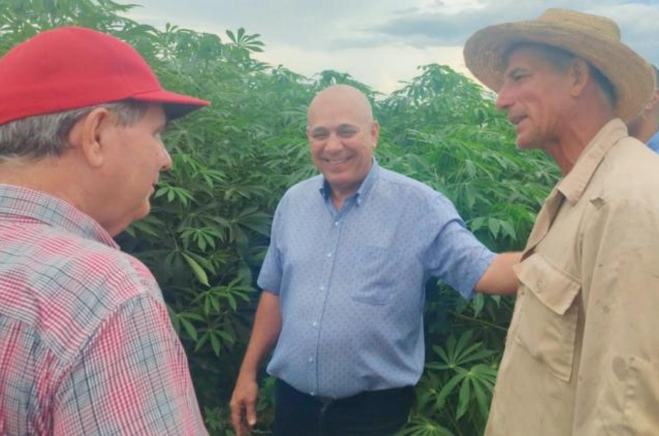 «En la medida en que produzcamos más, necesitaremos importar menos alimentos, y el dinero que hoy destinamos a ese fin lo podremos poner en otros sectores», señaló Morales Ojeda. Foto: Jorge Enrique Jerez Belisario