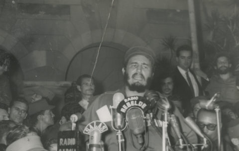 Fidel Castro Ruz preside el acto conmemorativo por el II Aniversario del ataque al Palacio Presidencial, 13 de marzo de 1959. Foto: Sitio Fidel Soldado de las Ideas
