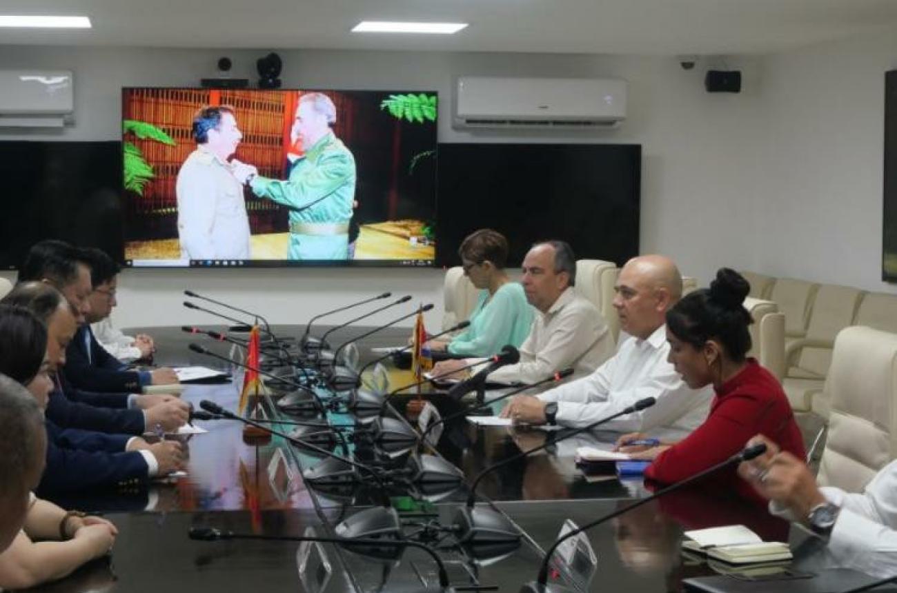 Cuba y Vietnam cooperación y confianza mutua