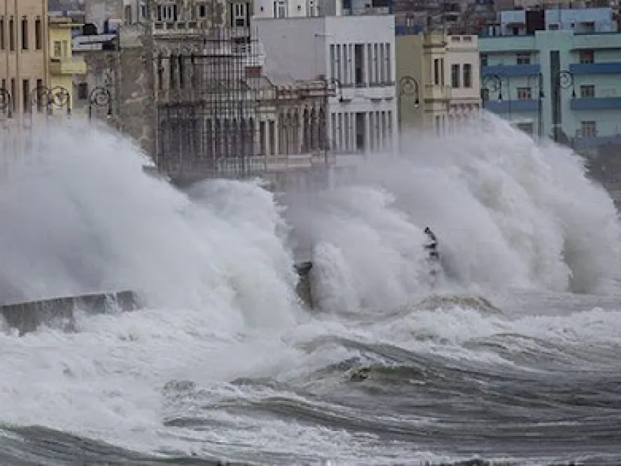 … marcadas condiciones invernales e inundaciones costeras en la costa norte occidental...