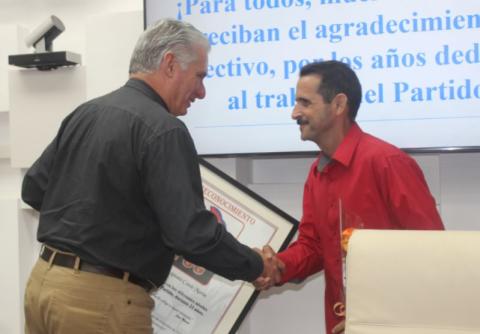 Reconocen trayectoria de cuadros y funcionarios del CCPCC