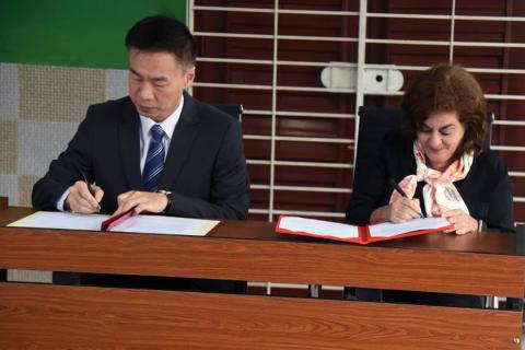 Hua Xin y Débohra Rivas Cuba y China un compromiso inquebrantable