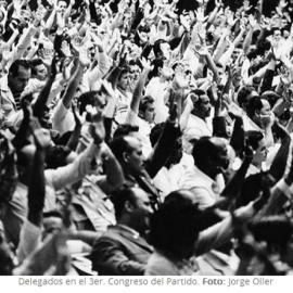 Delegados votan en el lll Congreso
